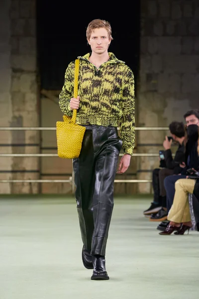 Look 27